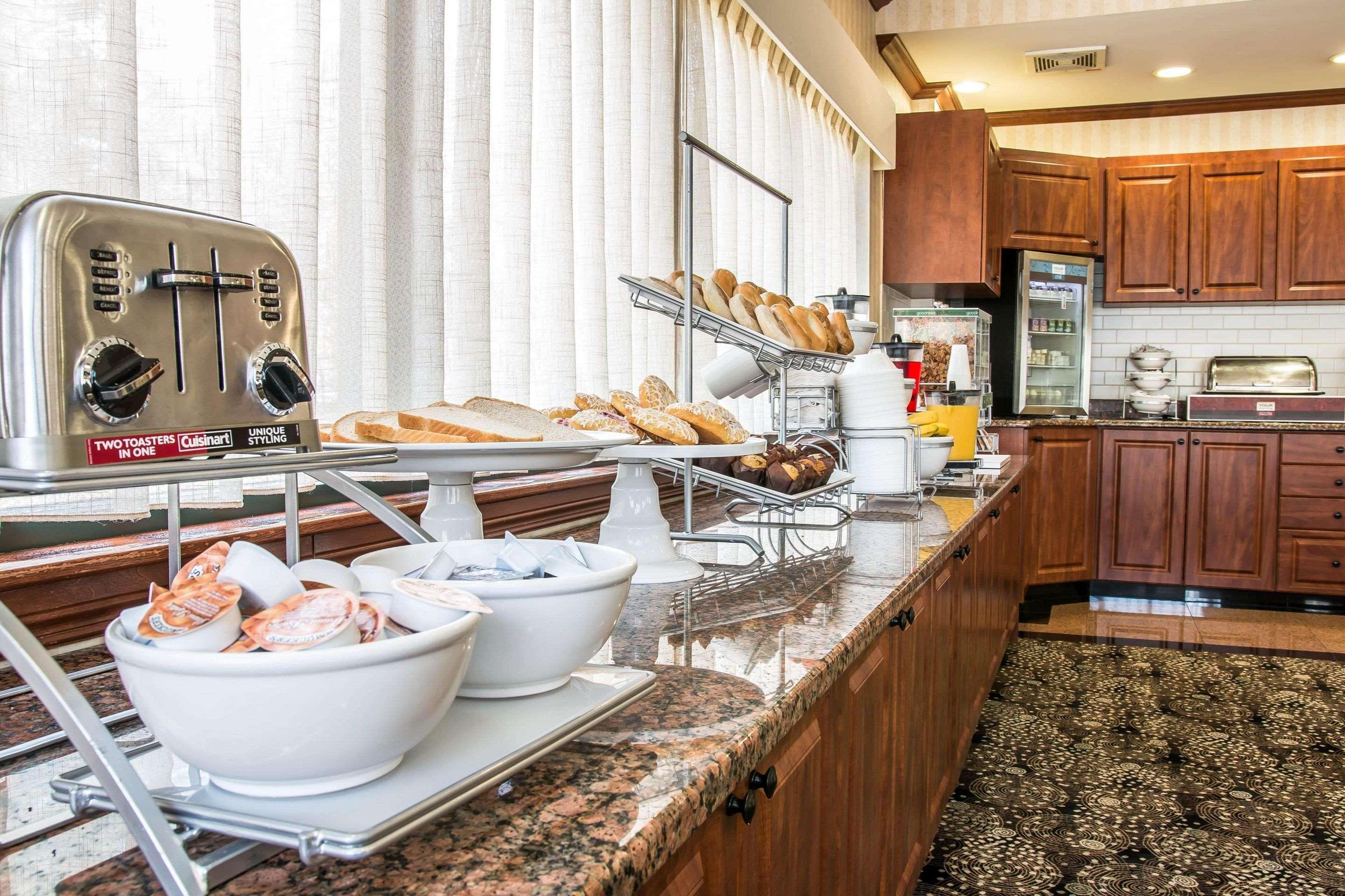 Comfort Suites Canton - Detroit Εξωτερικό φωτογραφία