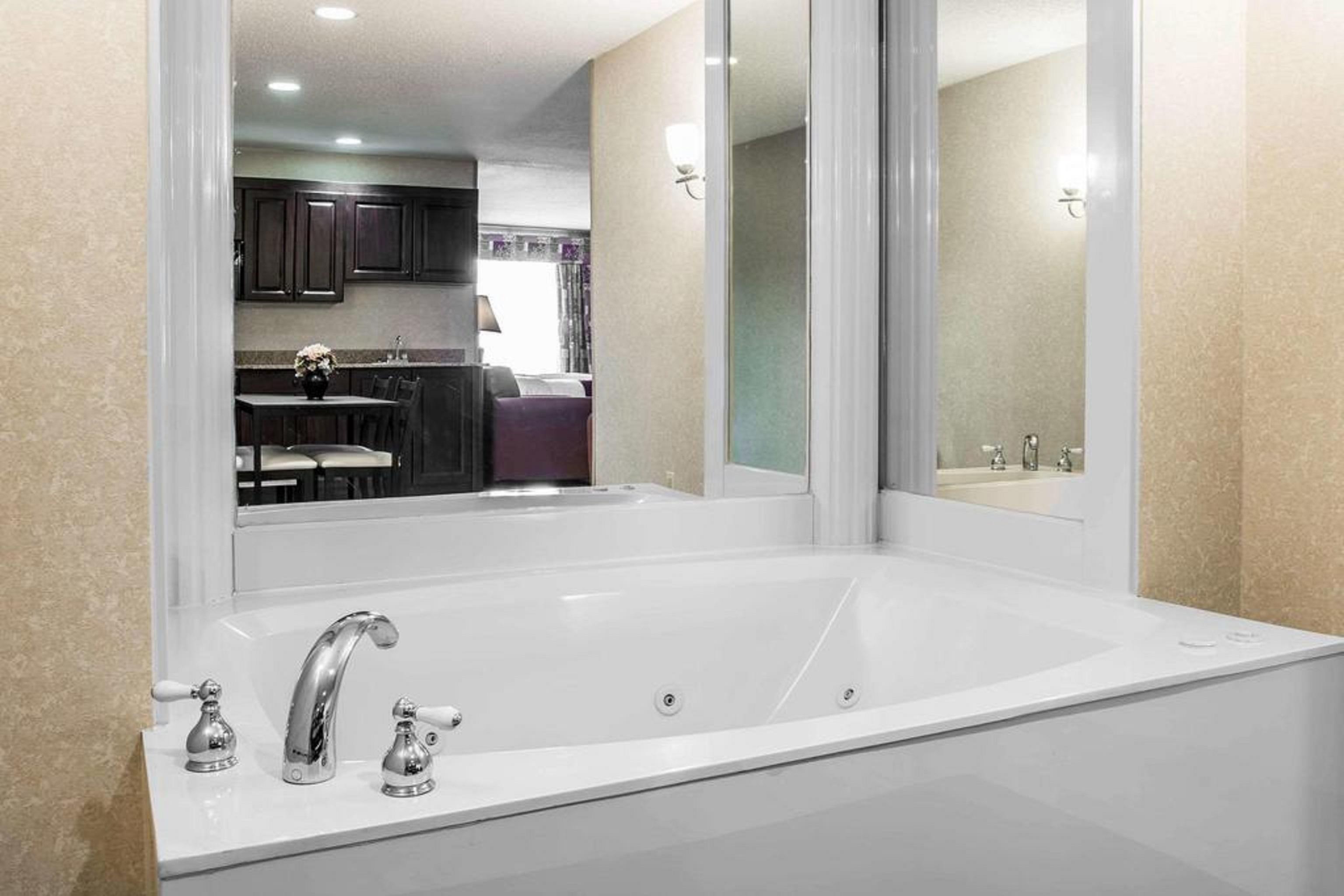 Comfort Suites Canton - Detroit Εξωτερικό φωτογραφία
