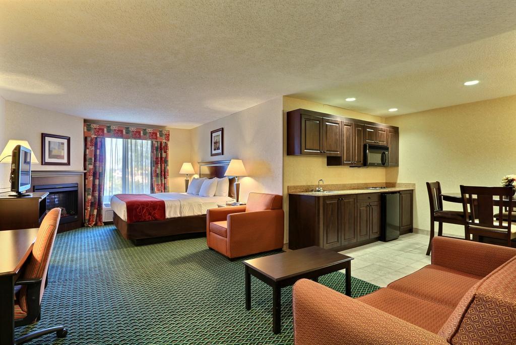 Comfort Suites Canton - Detroit Εξωτερικό φωτογραφία