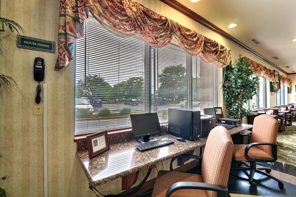 Comfort Suites Canton - Detroit Εξωτερικό φωτογραφία