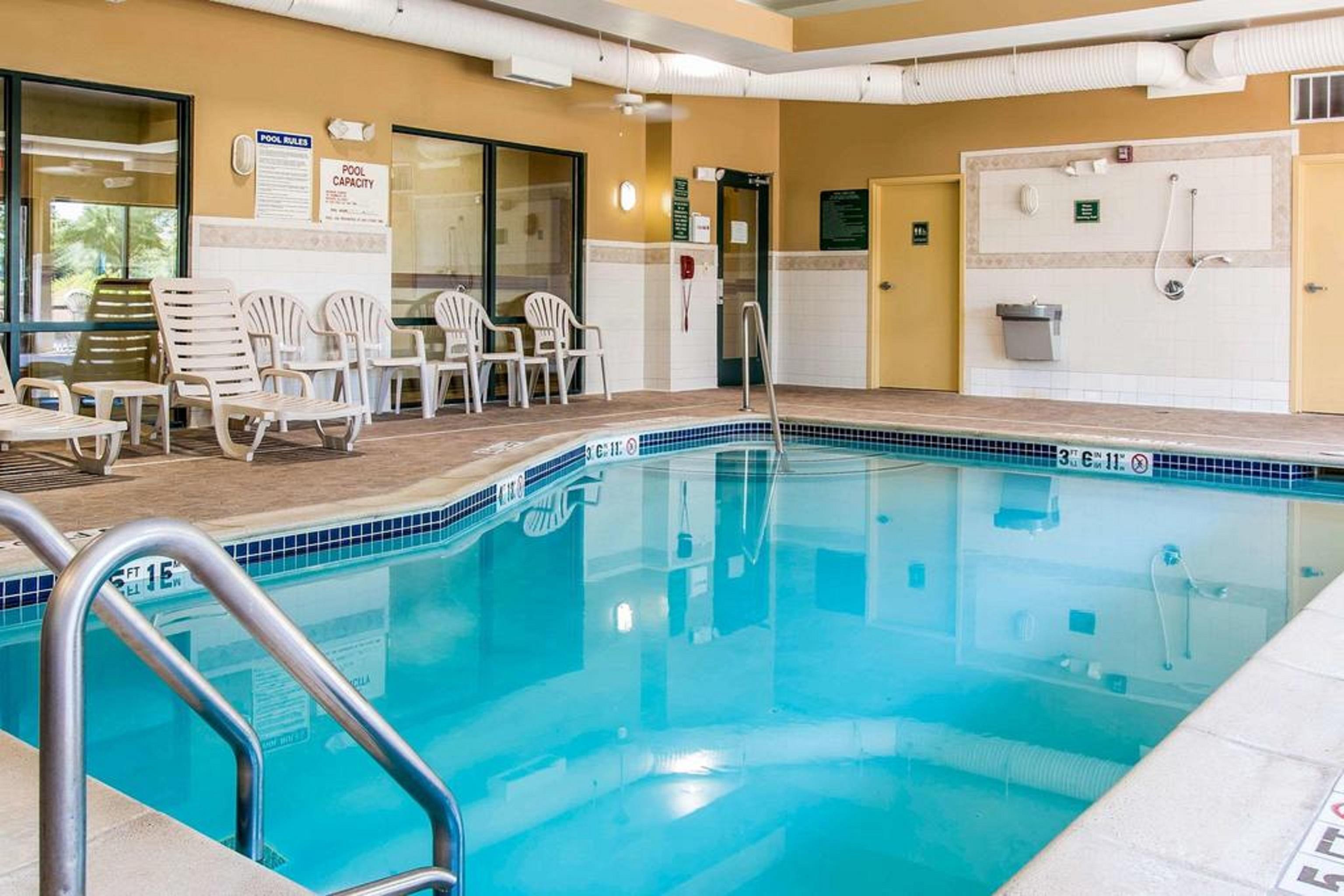 Comfort Suites Canton - Detroit Εξωτερικό φωτογραφία