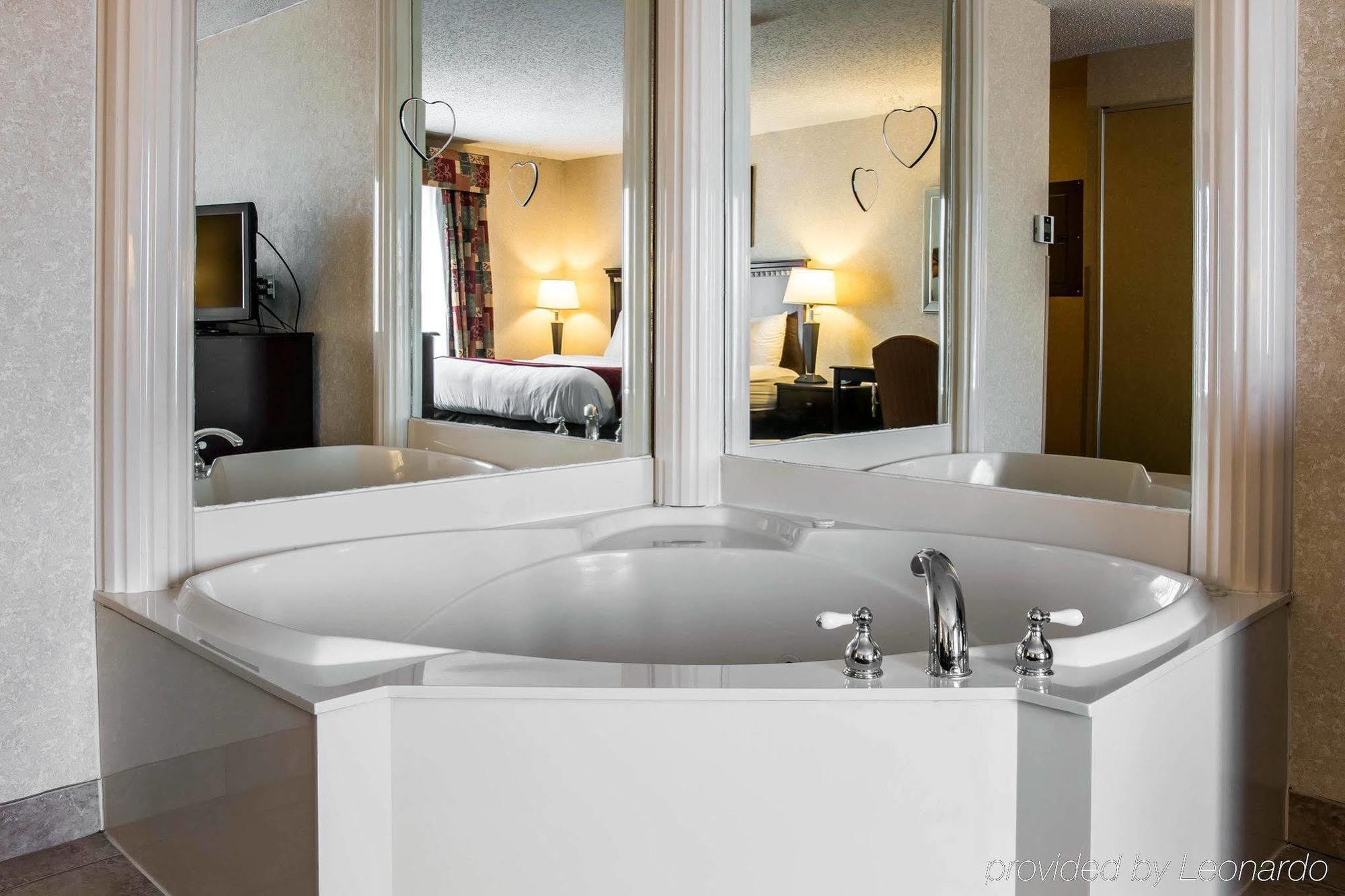 Comfort Suites Canton - Detroit Εξωτερικό φωτογραφία